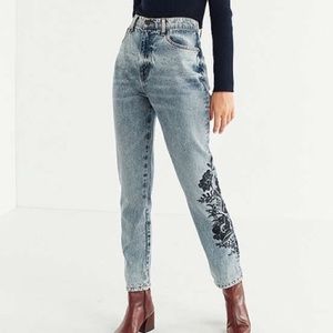 BDG Embroidered Jeans 🌊
